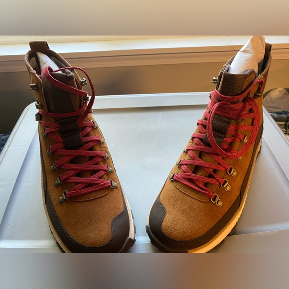 Cole Haan Men's 5.Zerogrand Explore Waterproof Hiking Boots - Picture 1 of 9